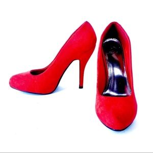 HEART IN D RED SUEDE HEELS 7.5